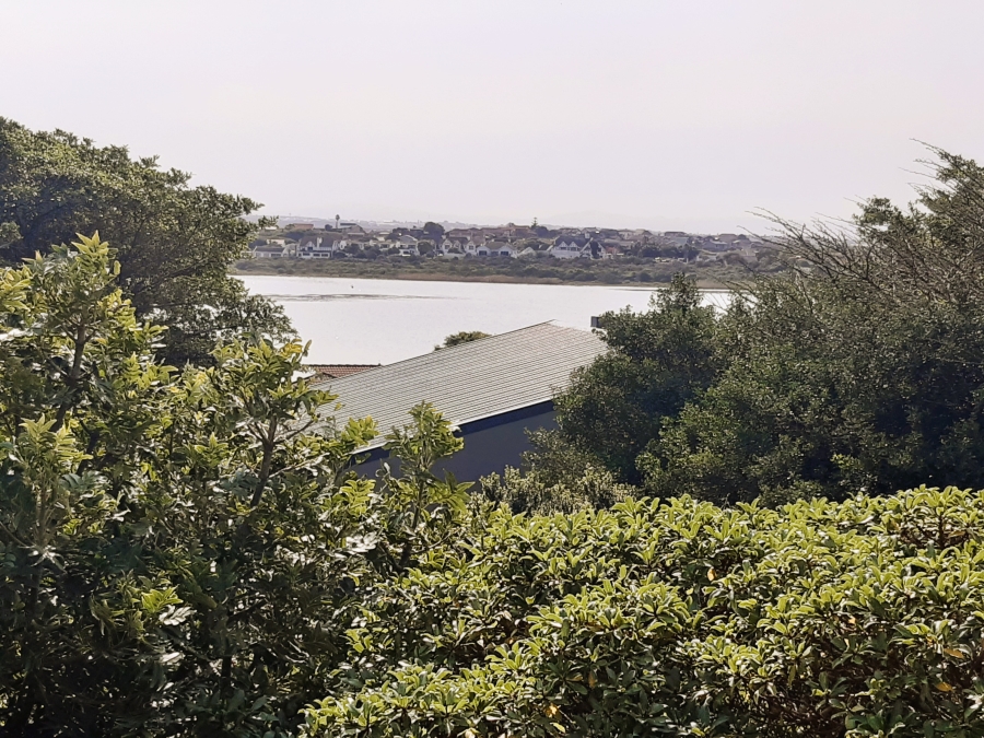 6 Bedroom Property for Sale in Paradise Beach Eastern Cape